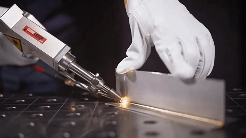 Lavorazioni metalliche di precisione - laser welding operation